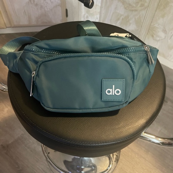 ALO Yoga Blue Belt Bag - Picture 2 of 10